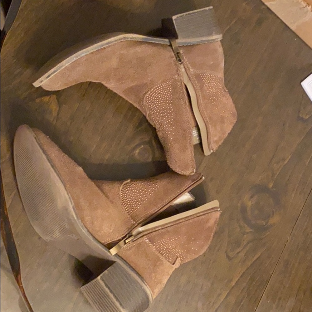 boots - Picture 2 of 3